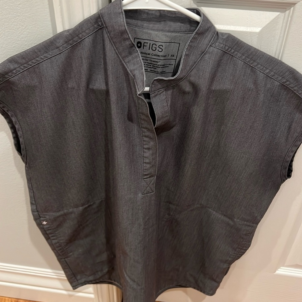 Figs scrub top xs